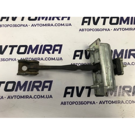 Ограничитель двери передней L+R Opel Corsa D HB 5дв. 2006-2014 5160257